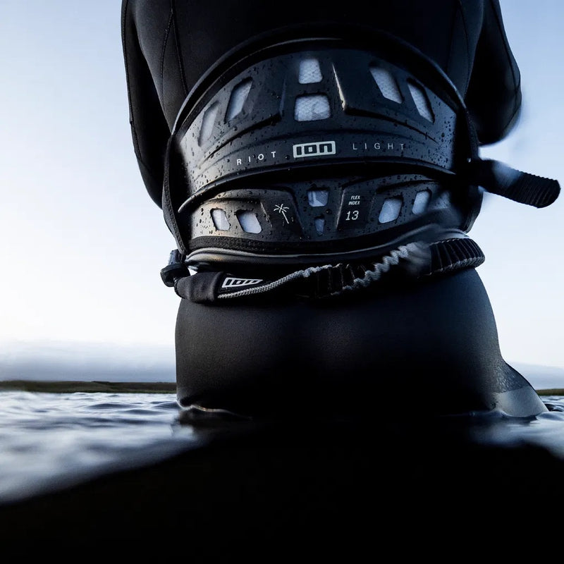 Load image into Gallery viewer, 2026 Ion Riot Light Kiteboarding Harness
