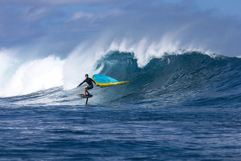Load image into Gallery viewer, Green Hat Kiteboarding-2026 Duotone Unit D/Lab Wing-Action Shot-Person surfing a Wave on the 2026 Unit D/Lab
