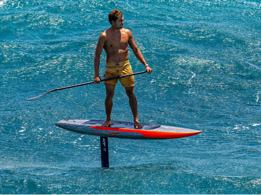 Load image into Gallery viewer, Green Hat Kiteboarding-KT Ginxu Dragonfly 3 Carbon Foilboard-Action Shot-Man Downwinding on a KT Foilboard
