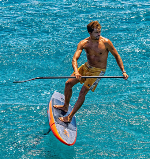 Load image into Gallery viewer, Green Hat Kiteboarding-KT Ginxu Dragonfly 3 Carbon Foilboard-Action Shot-Man Downwinding on a KT Foilboard on a Wave
