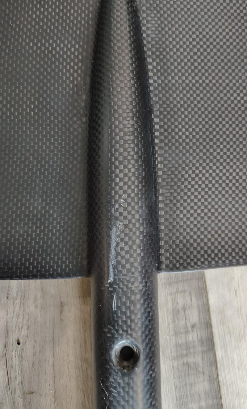 Load image into Gallery viewer, Green Hat Kiteboarding-Lift 170 Surf Complete Foil USED-Close Up View of Scratch on FW
