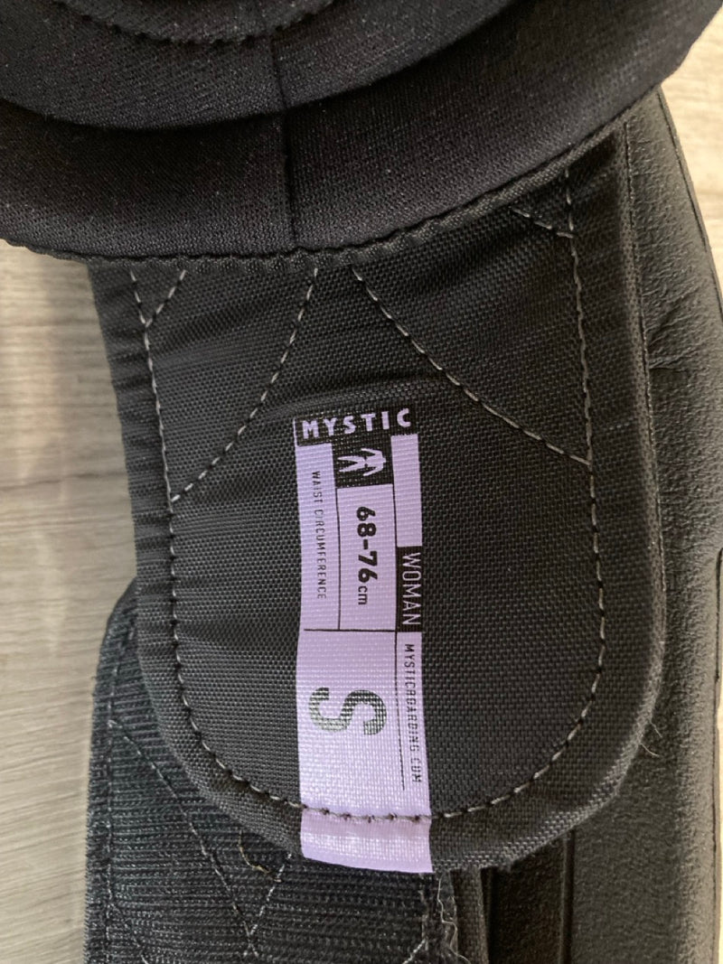 Load image into Gallery viewer, 2023 Mystic Gem Women&#39;s Kiteboarding Harness USED
