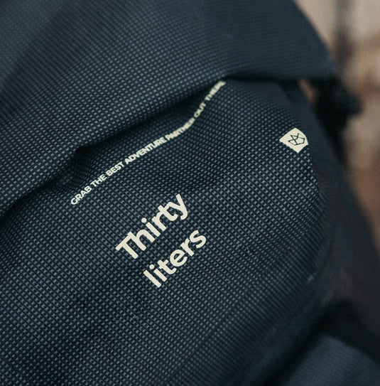 Green Hat Kiteboarding-Manera Duffle Bag 30L-Close Up View of Size