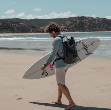 Load image into Gallery viewer, Green Hat Kiteboarding-2025 Manera Squareflex Black-Action Shot
