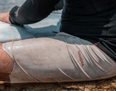 Green Hat Kiteboarding-2025 Manera Squareflex Beige-Close up on the Beach