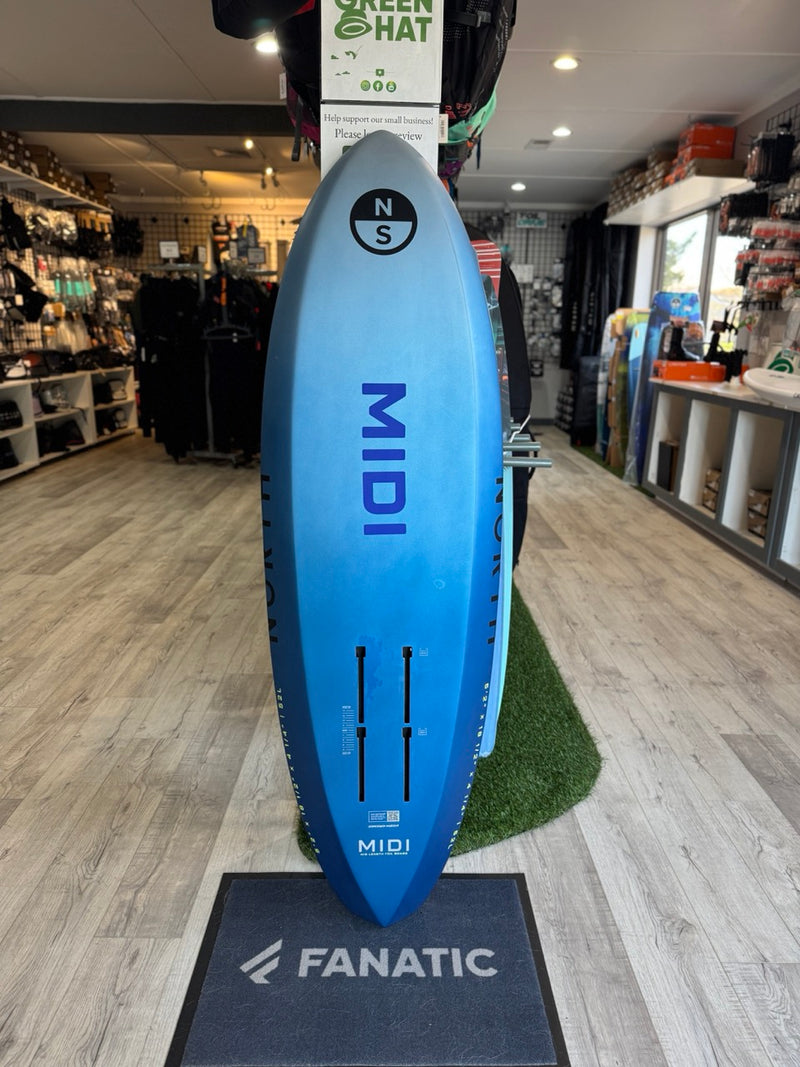 Load image into Gallery viewer, 5&#39;2 North Midi Foilboard USED
