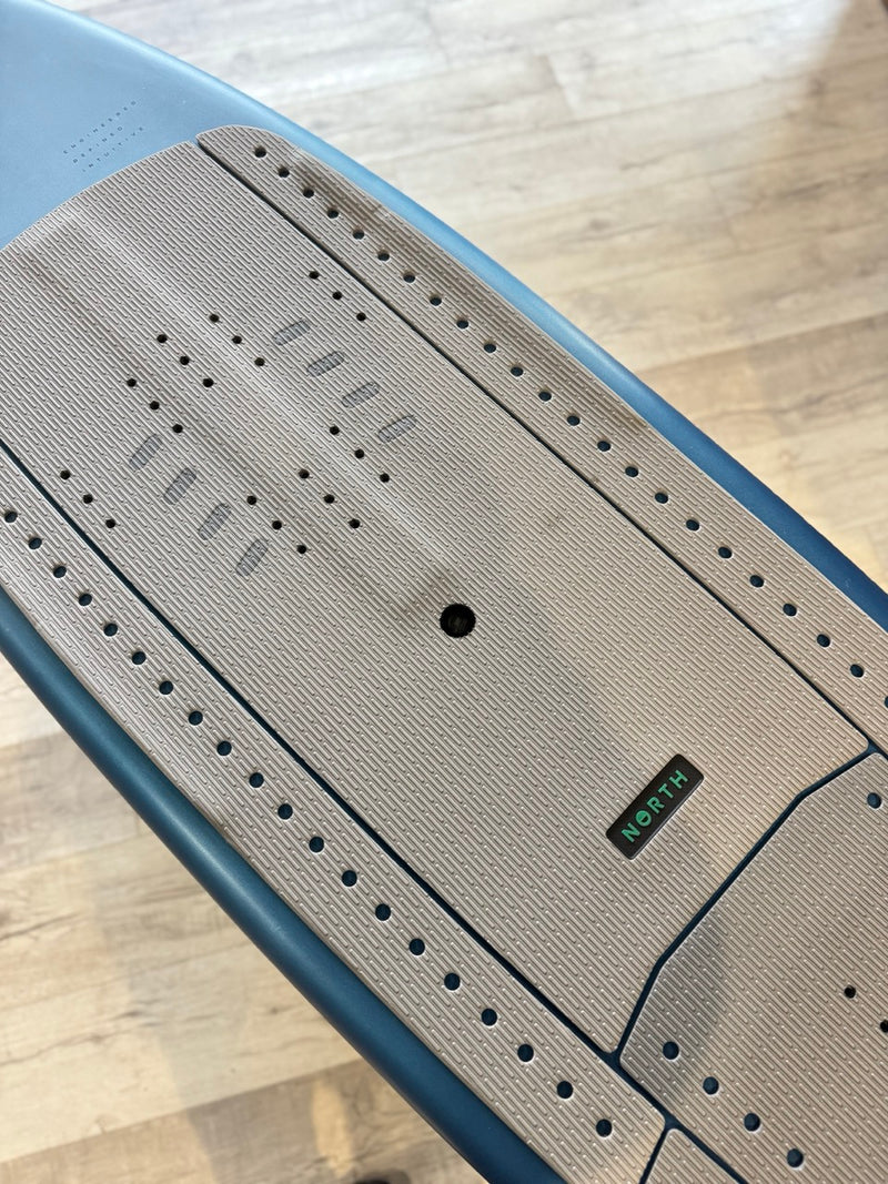 Load image into Gallery viewer, 5&#39;2 North Midi Foilboard USED
