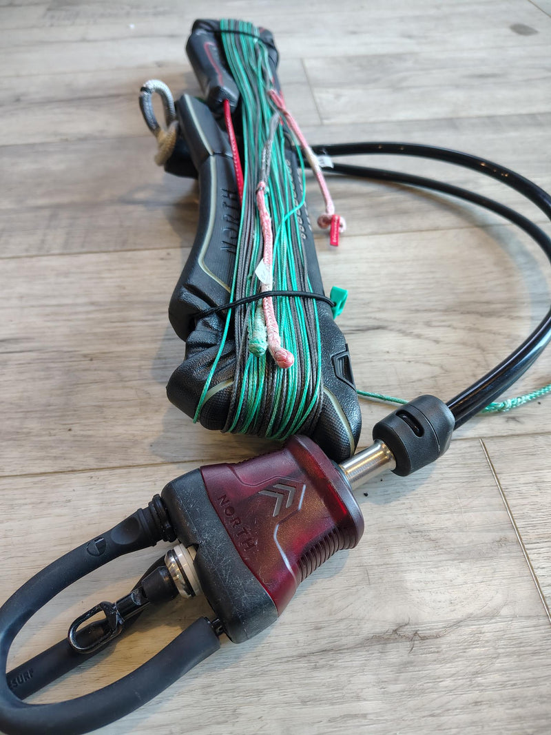 Load image into Gallery viewer, Green Hat Kiteboarding-North Navigator Pro USED-Close Up View of Grey Side of the Bar
