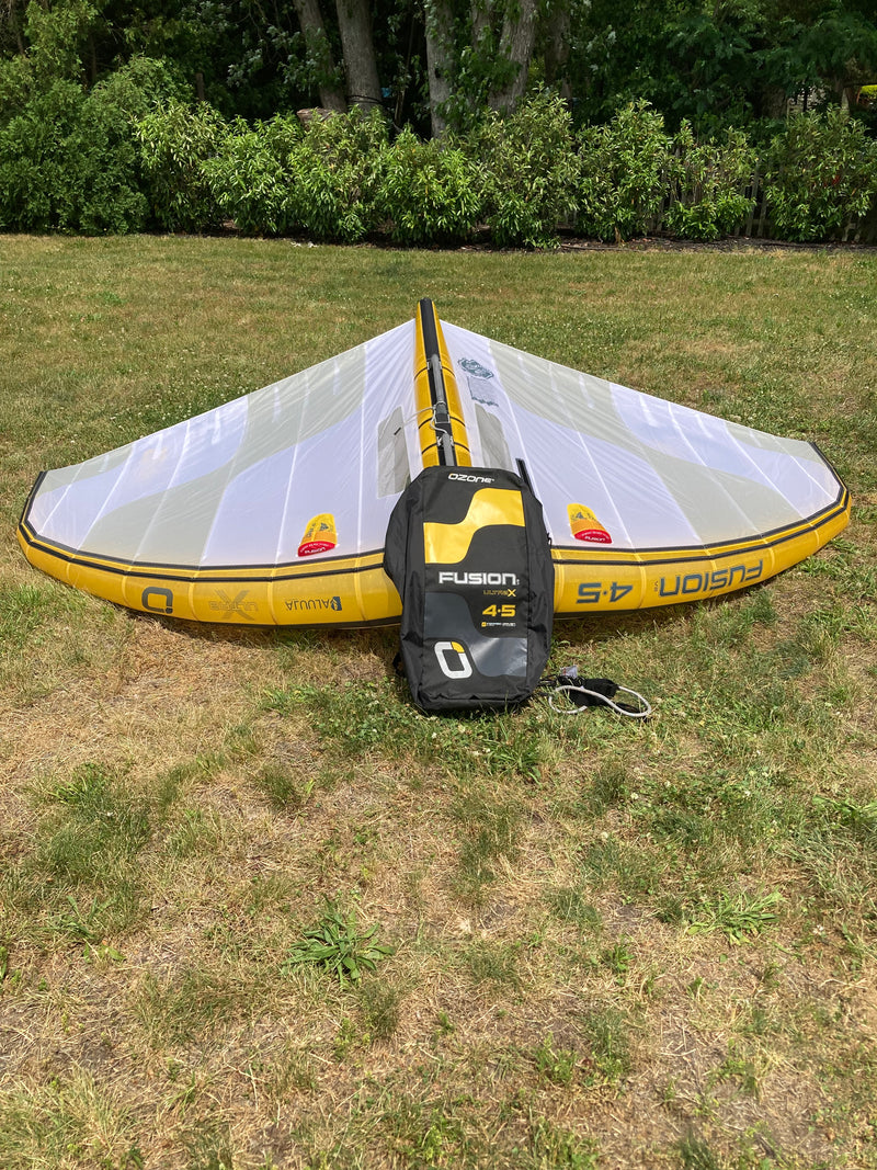 Load image into Gallery viewer, Front bottom side view of wing and bag.
