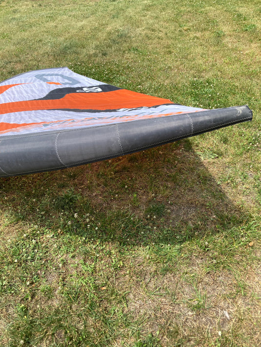 Right side wing tip.