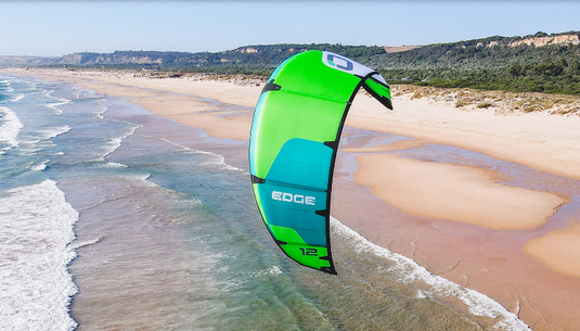 Green Hat Kiteboarding-2026 Ozone Edge VT-Live Shot-Green Ozone Edge VT in the Air