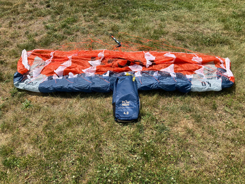 Load image into Gallery viewer, Front bottom-side view of para wing and bag.
