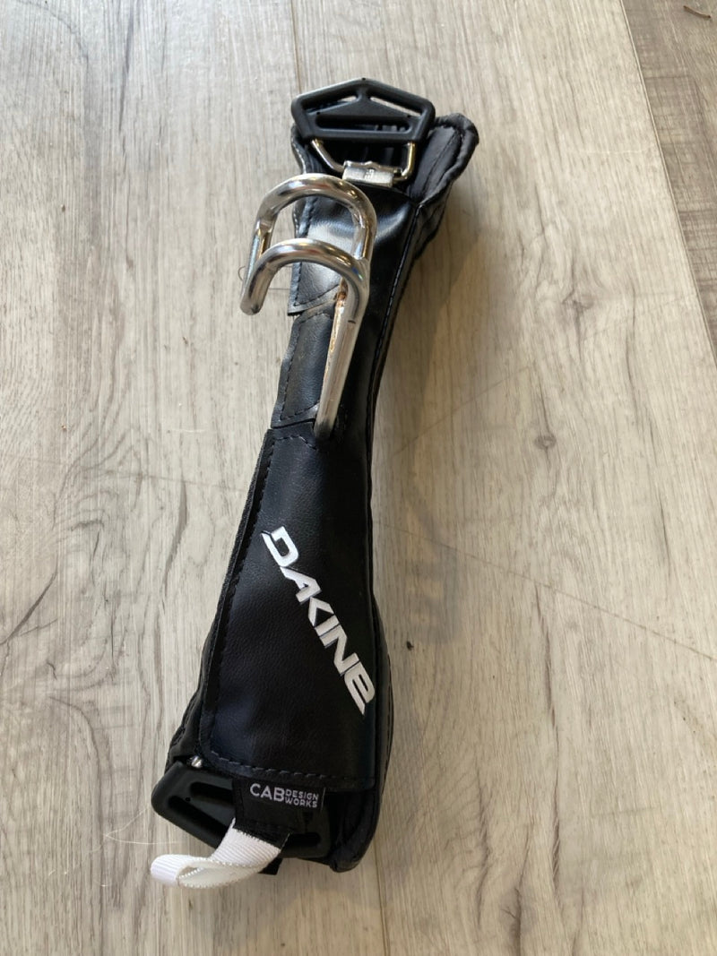 Load image into Gallery viewer, Used Dakine Push Button Spreader Bar
