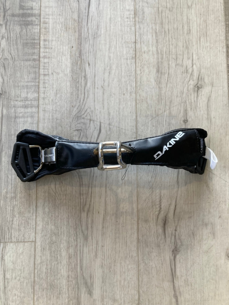 Load image into Gallery viewer, Used Dakine Push Button Spreader Bar
