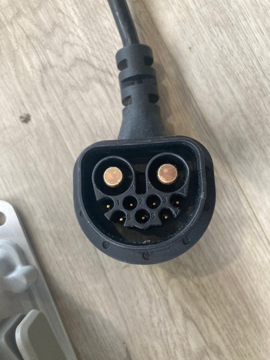 Green Hat Kiteboarding-Waydoo_Flyer_One_Fast_Battery_Charger_USED-Cord End View