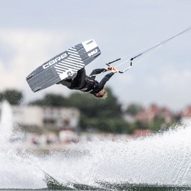 Load image into Gallery viewer, Core Bolt 4 Wakestyle Kiteboard 136cm
