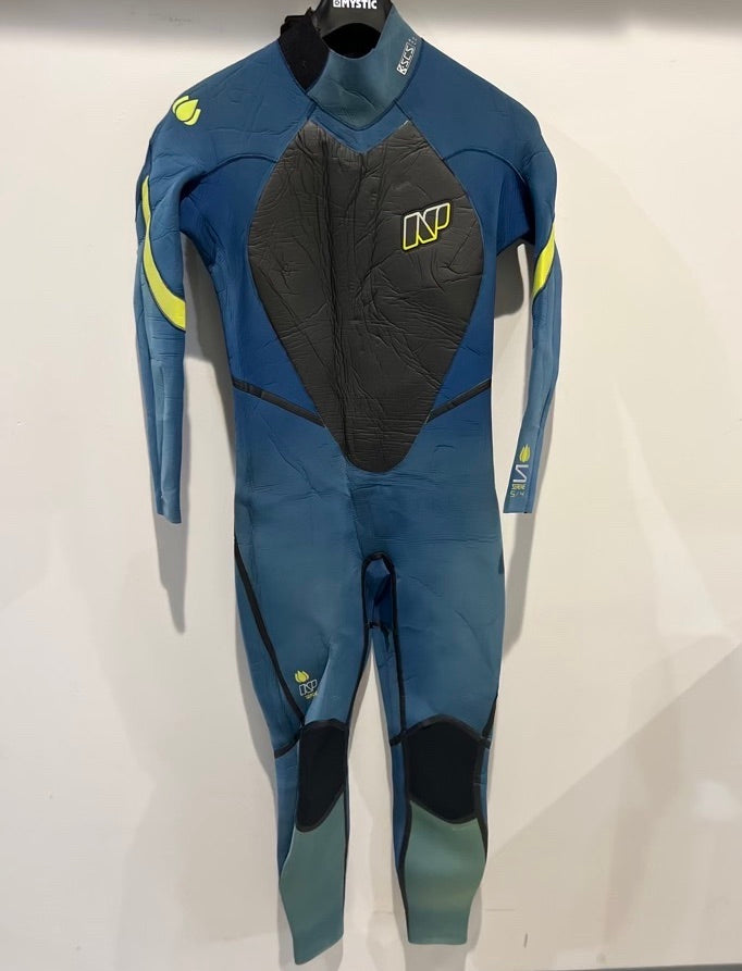 Load image into Gallery viewer, 2017 NP Serene 5/4 Back-Zip Large Women&#39;s Wetsuit USED
